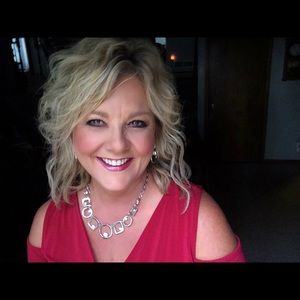 Meet your Posher, Laurie